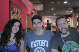 Zoilo y Gisela flanqueando a Fran de Unepic