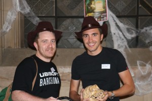 Alex de Ubisoft con Christian Gascón de FrozenShard Games