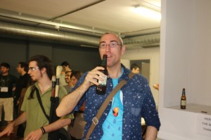 Josep Panadero ha confundido la cerveza con el micro (sí, sí, al igual :-) )